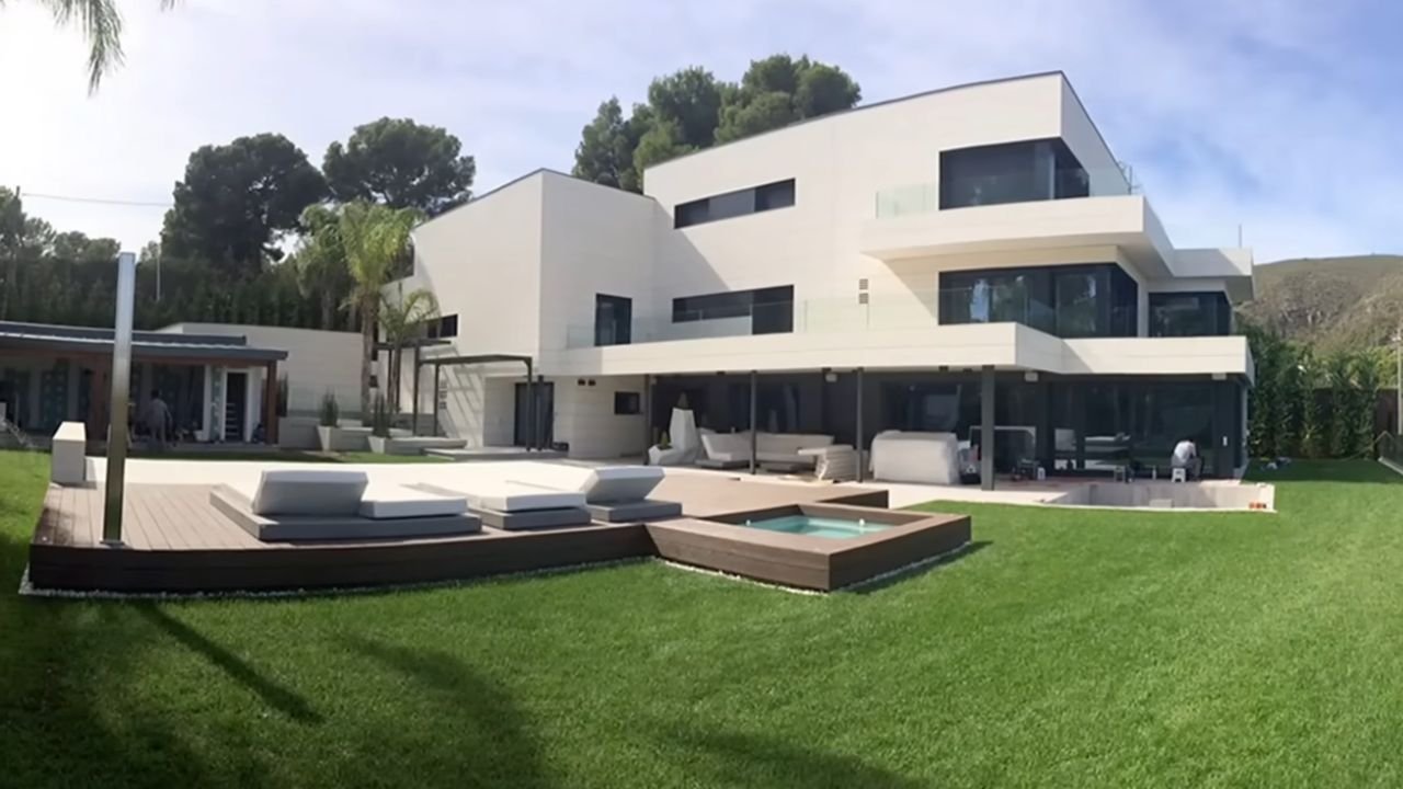 lionel messi house spain